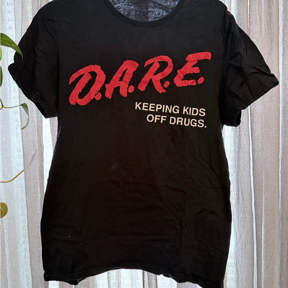 D.A.R.E. Size medium excellent